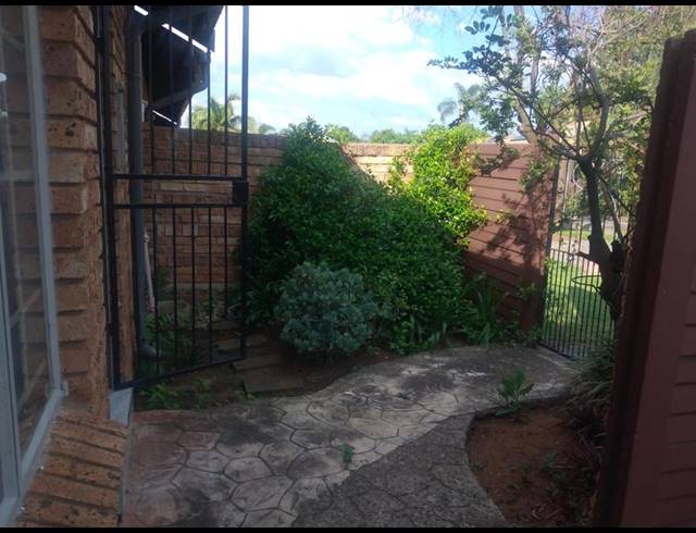 2 BEDROOM SIMPLEX FOR SALE IN ROOIHUISKRAAL NORTH
